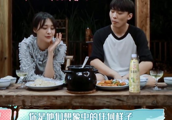 郑爽揭秘娱乐圈生存法则：迎合别人，少说话，不得罪人