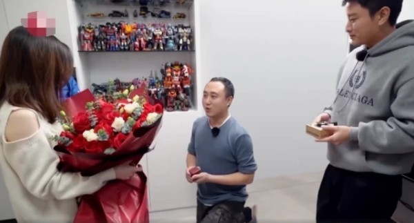 贾乃亮目睹别人求婚掩面而泣是怎么回事?哪个综艺节目能看到？