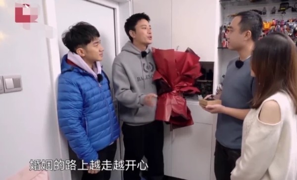 贾乃亮目睹别人求婚掩面而泣是怎么回事?哪个综艺节目能看到？