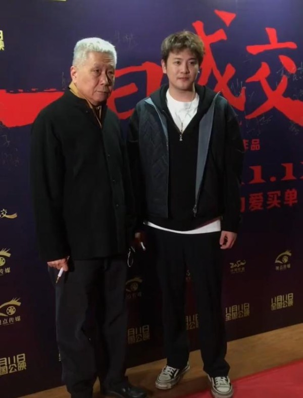 65岁马未都罕晒娃，星味儿足好似贾乃亮！长相比上亿身家父亲更帅