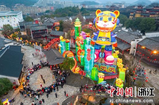 横店影视城梦幻谷（无人机拍摄）。董易鑫 摄