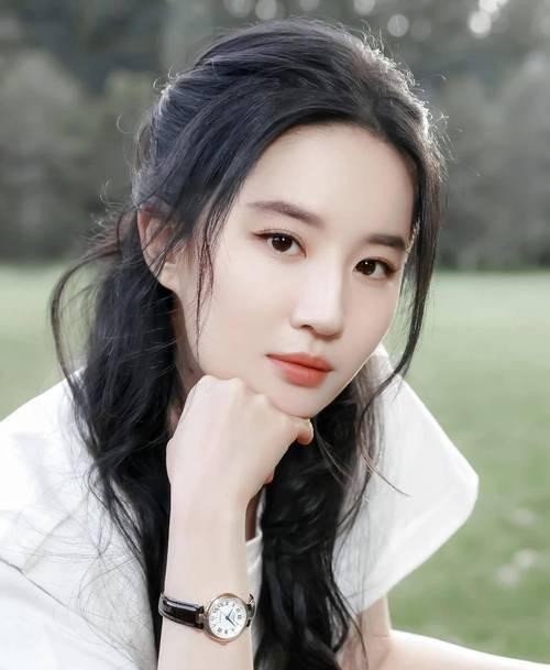 刘亦菲出席活动，门票炒至1500元，粉丝疯狂追星引热议