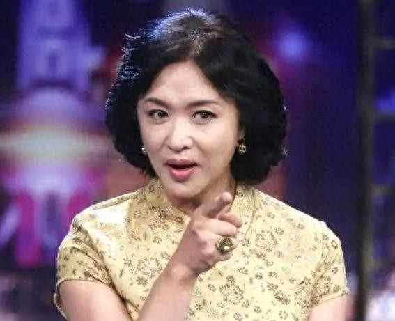 金星与靳东“隔空互怼”，娱乐圈最劲爆对决引热议！