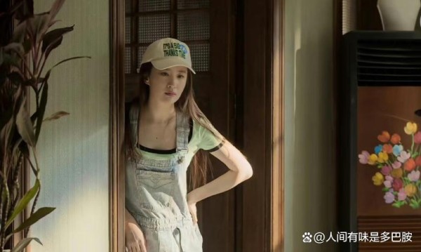 刘亦菲同款棒球帽卖断货，刘亦菲新剧同款穿搭火了