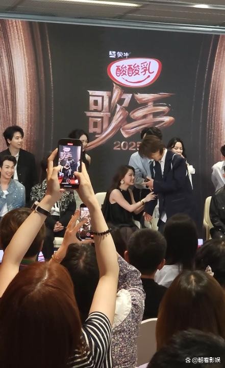 单依纯林志炫互让C位！《歌手2025》神仙阵容引爆热议！