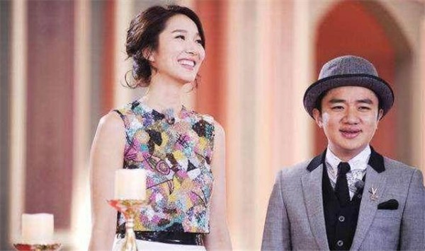 娱乐圈中3位富豪虽长得不帅，但妻子貌美如花，今一个个开豪车！