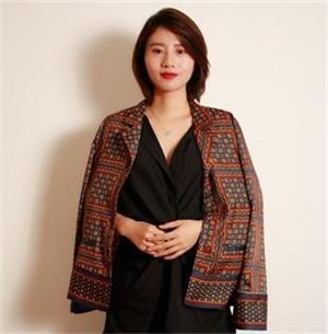 国家高级化妆师邹小姐