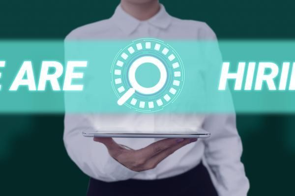 探究网红背后的力量：名人堂HR如何塑造未来之星 图2
