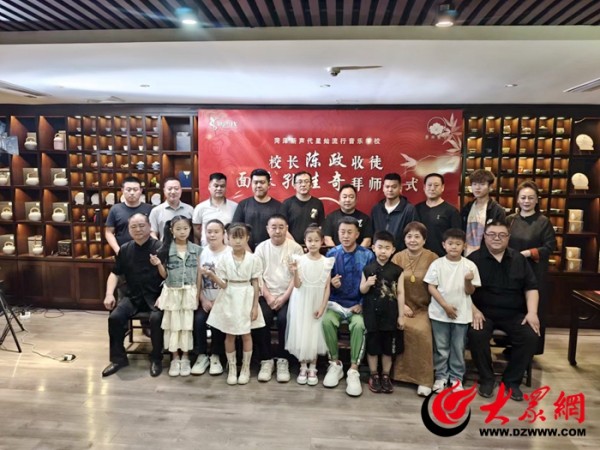 千万粉丝网红“面妹”孔佳奇拜师明星导师陈政