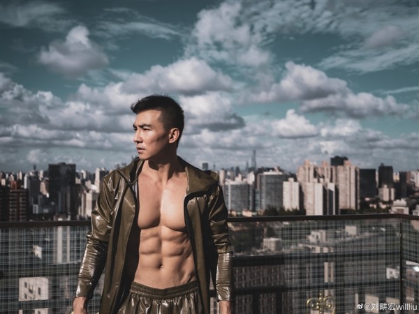 刘畊宏称自己还没有50岁 呼吁大家别再写错了：网友惊叹状态真好