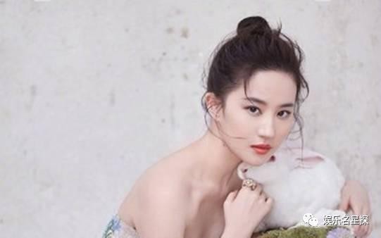 时尚圈也复杂，VOGUE主编喜欢刘诗诗，却重点忽视唐嫣