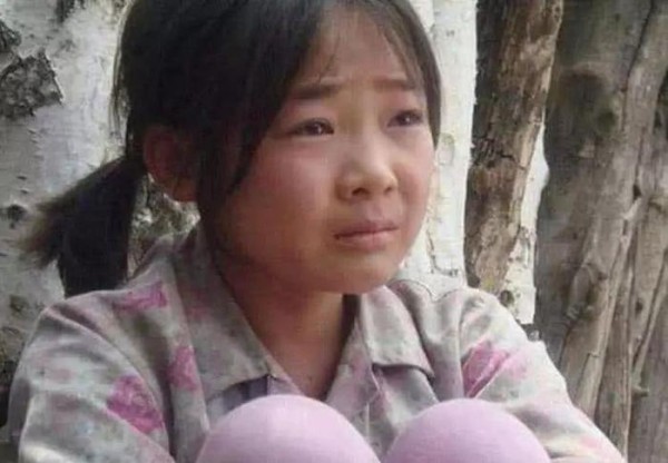 6岁出道，一部戏一夜爆红，如今留学国外，21岁的她美的不像话