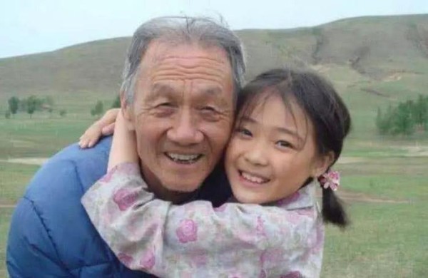6岁出道，一部戏一夜爆红，如今留学国外，21岁的她美的不像话
