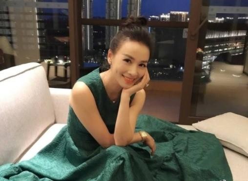 被星探发现出道的6位明星，鹿晗逛街，吴奇隆摆地摊，王俊凯尴尬