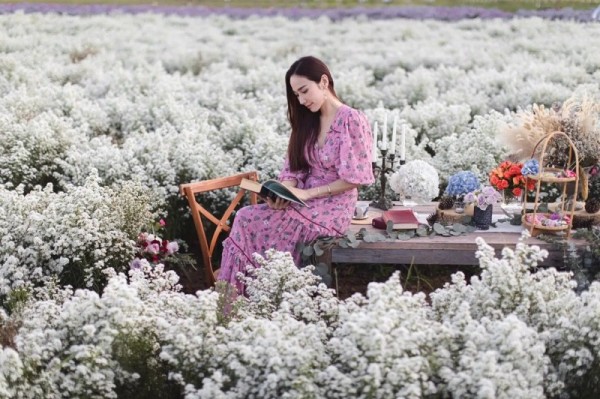 著名的泰国旅游景点清迈梅林县的“I love flower Farm”,引来泰国明星打卡拍照(图片来源:官方IG)