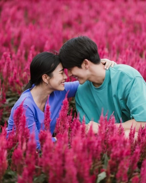 著名的泰国旅游景点清迈梅林县的“I love flower Farm”,引来泰国明星Push打卡拍照(图片来源:Yaya官方IG)