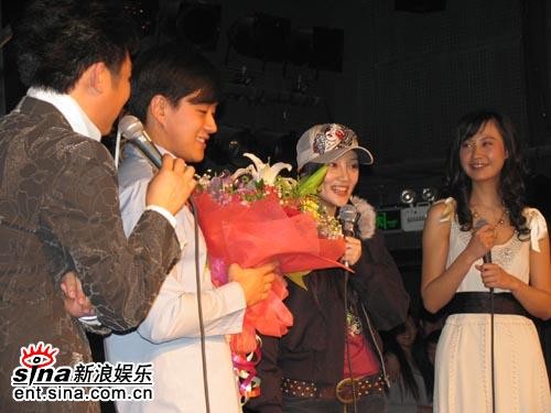 佟大为唱片发布众星捧月情深演绎热舞劲歌(图)