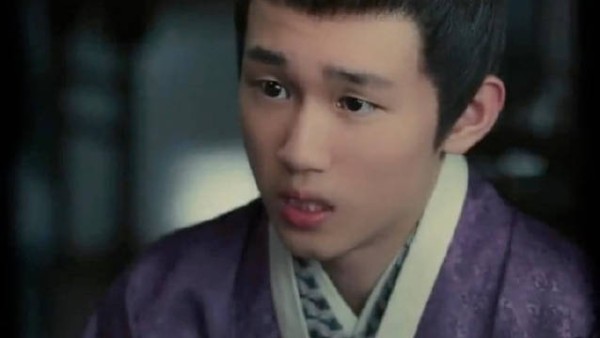 和资深演员的合作经历也影响着于垚对表演的认知…