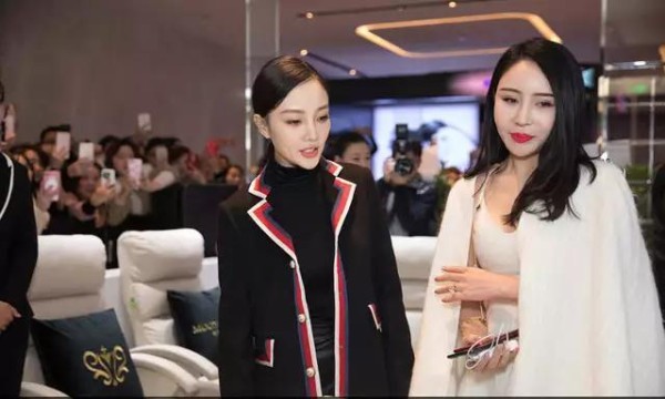 明星爆出丑闻后不耽误捞金,在这些劣迹艺人面前陈冠希才是真汉子