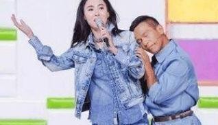 明星合照的“尴尬”瞬间：谢依霖的手，雷佳音的头