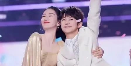 谢娜何炅15年庆生密码：藏在时光里的娱乐圈友情范本