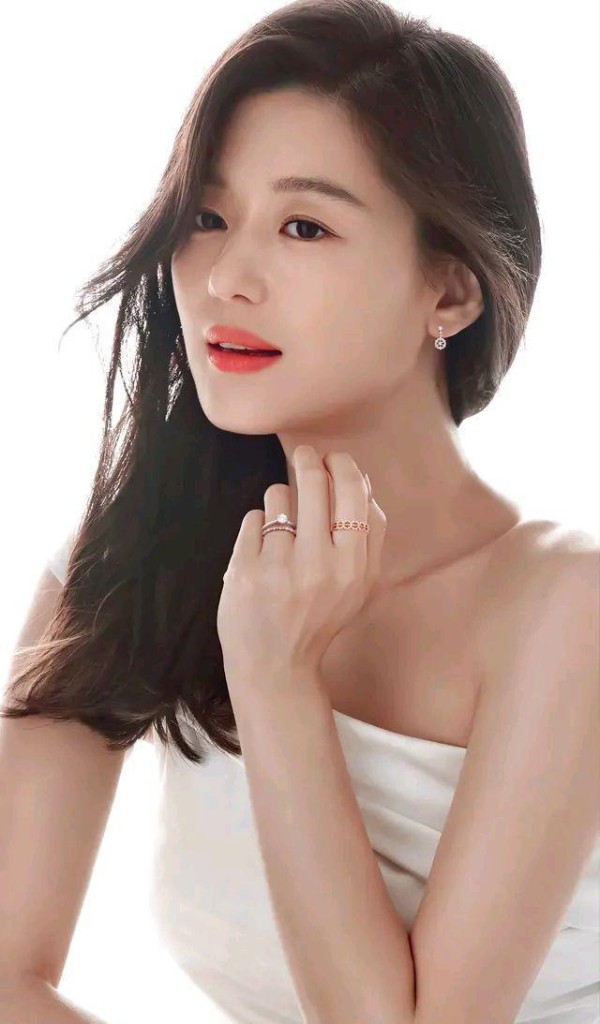 韩国明星美女的魅力探秘，究竟有何独特吸引力？