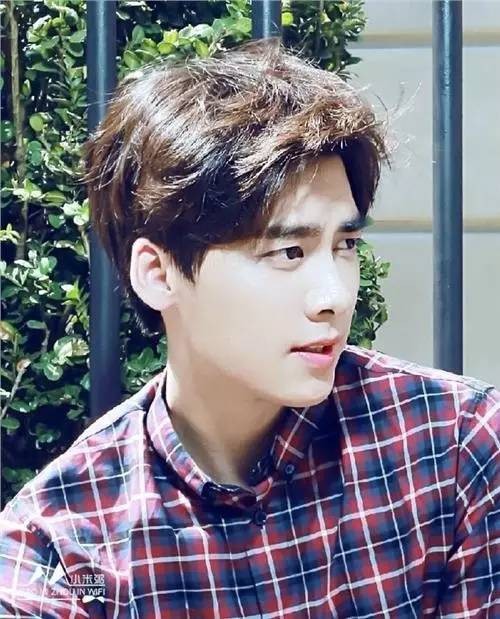 爆料李易峰被一线男星讽刺事件？娱乐圈里的伪gay