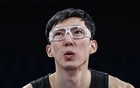 广厦夺冠后全队庆祝，1人独自离开球馆引关注。