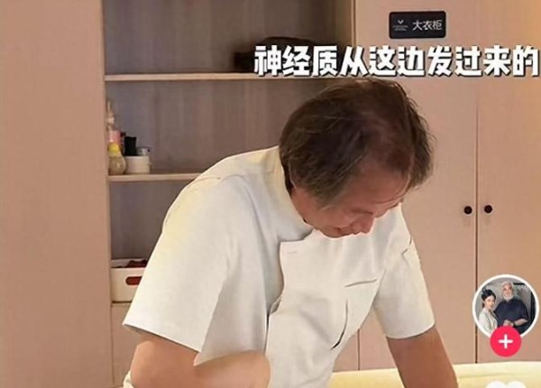 张纪中小31岁妻子产后恢复，请百万产康师矫正体态，尺度大到打码