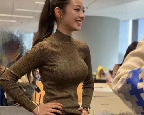 小蛮腰变成水桶腰，吉娜产后被群嘲：为人母，请不要审美绑架