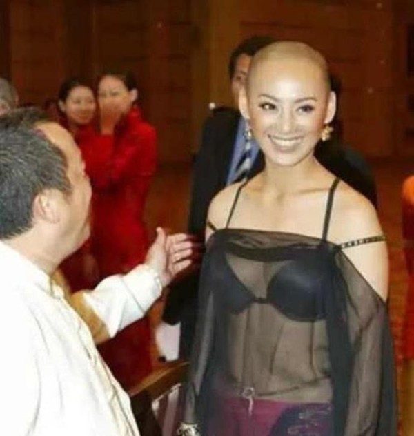 你见过哪些明星奇葩的红毯造型？