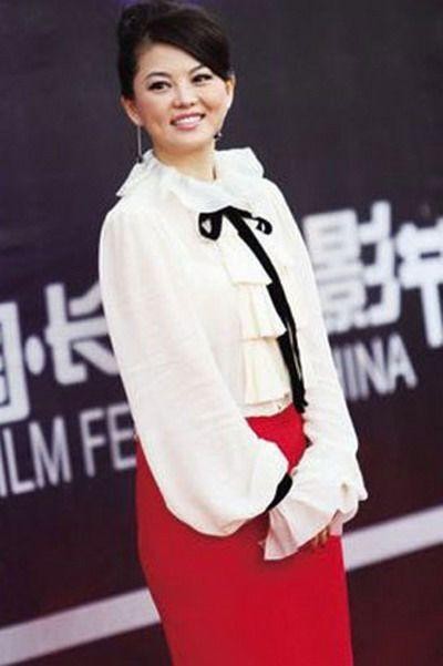 女星红毯造型一个比一个雷人，网友：最后那张太侮辱自己国家了！
