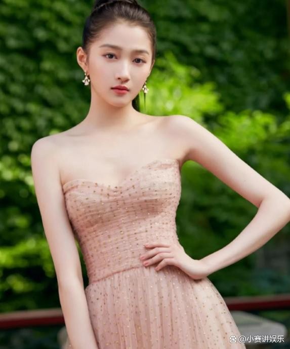 这四位女童星从小就在演艺圈打拼，已经成为娱乐圈炙手可热的人物