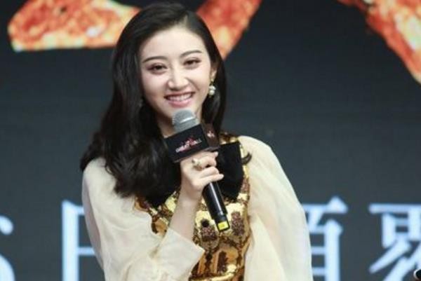 体育界的明星，娱乐界的新星，两人传出恋爱的喜讯