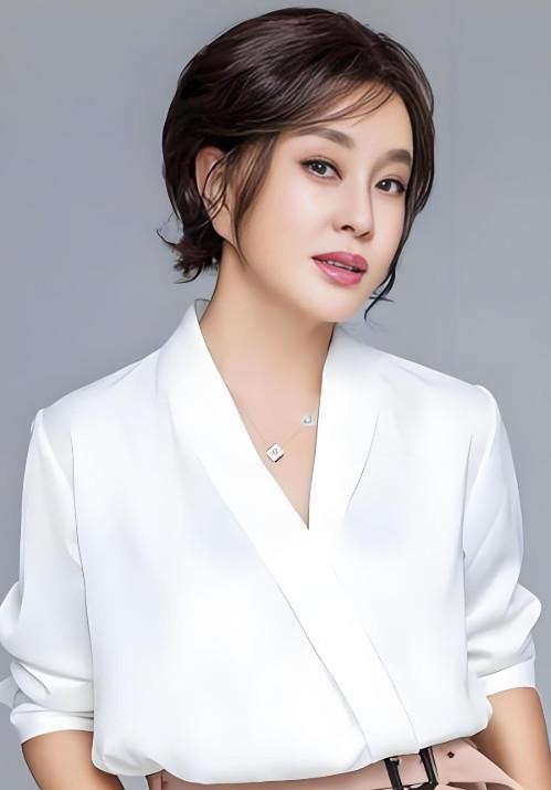 明星医美后遗症多可怕？刘晓庆不敢认，金晨判若两人