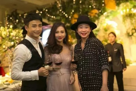 明星示范，婚宴上敬酒礼服怎么穿