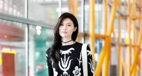 女明星的这8套早春穿搭，足以诠释女人如花，很值得模仿！