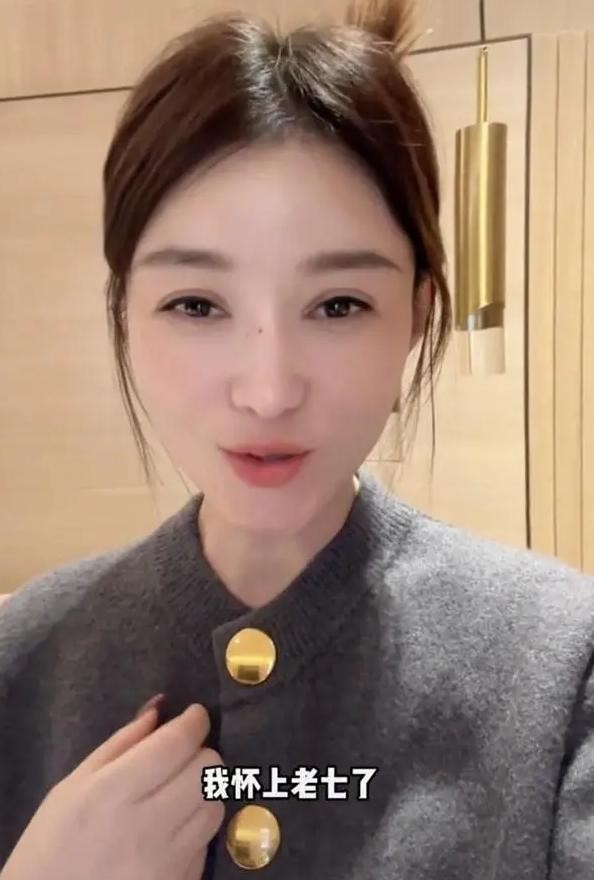 富婆网红梦洁怀七胎，儿女态度各不一致，房间高达上百平
