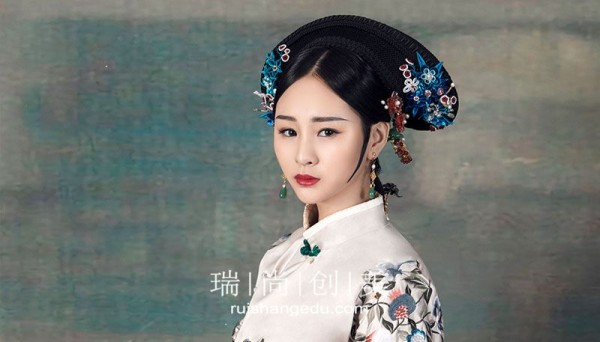 为什么那么多人想学影视化妆？学影视化妆的好处都有什么？