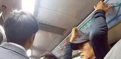 他是演艺圈最抠门的超级富豪明星, 身家高达数十亿, 却每天坐地铁