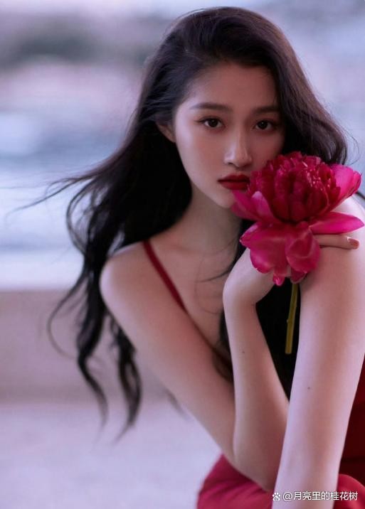关晓彤又无缝进组了，《耀眼》5月21日开机，5部新作品赢麻了！