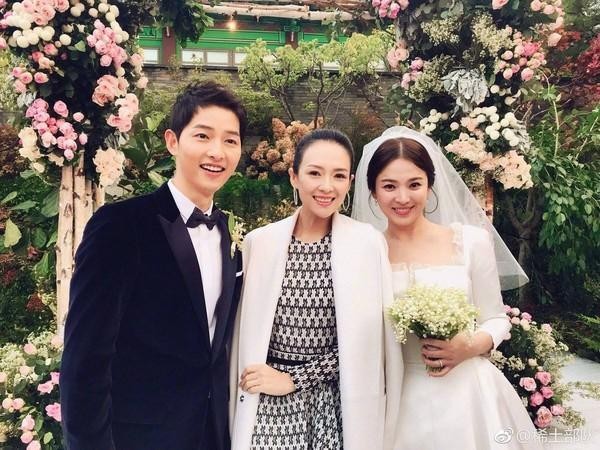 章子怡庆生不见汪峰，同框合影还被奶茶妹妹艳压！