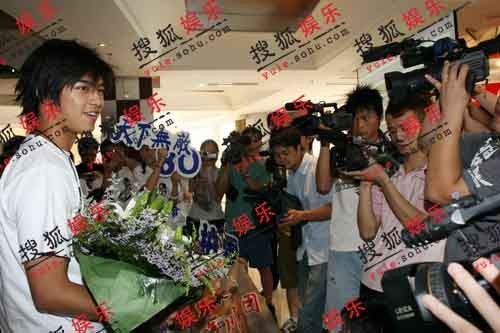 被公司利用去推新人 陈柏霖北京庆生会全变味