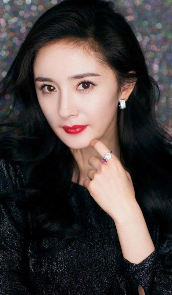 杨幂红毯造型