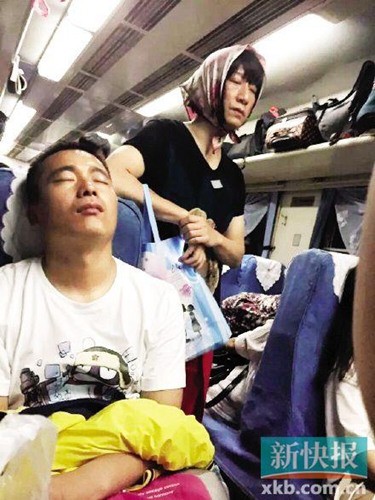 孙红雷、罗志祥男扮女装涂红唇造型雷人（图）