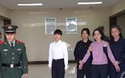 领导会场带走，得多震慑！