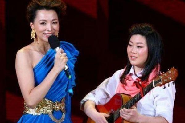 草根明星今何在?西单女孩身价上亿,大衣哥遭排挤,只有她是榜样