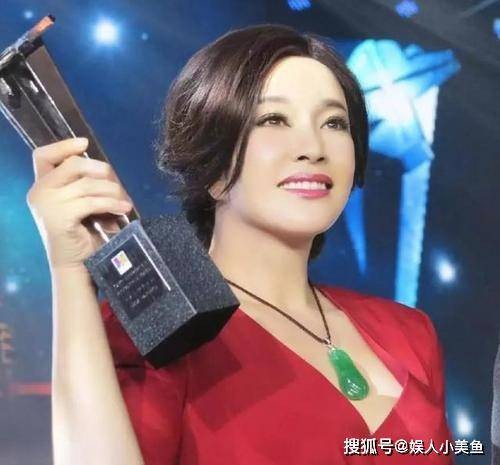 蔡的明星，从微小起步到光芒万丈的励志之旅