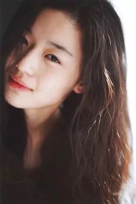 蔡的明星，从微小起步到光芒万丈的励志之旅