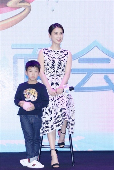 《妈妈是超人3》黄圣依母子成焦点，杨子亲临现场助阵很暖心